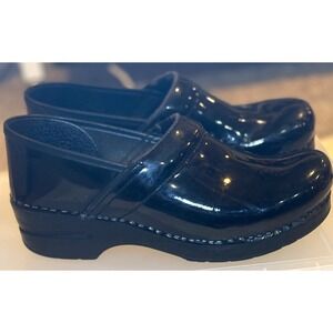 Dansko Professional Black Patent Leather Clogs Narrow Fit EU 40 Womens 9.5-10